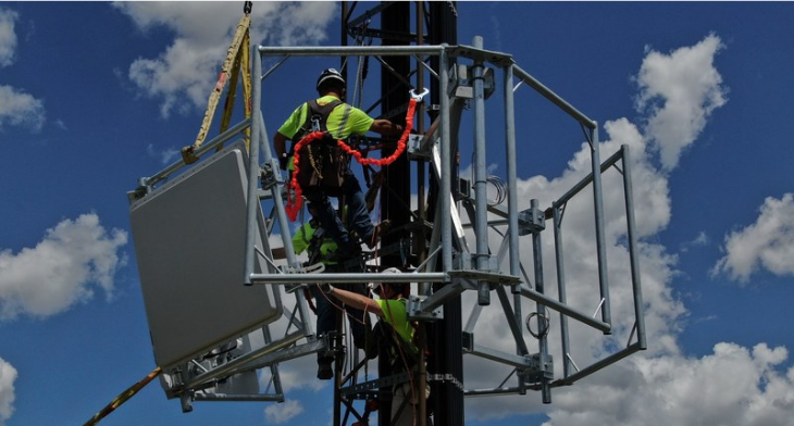 Gogo Business Aviation has installed the first two 5G antennas on a tower as it progresses its 5G air-to-ground (ATG) network and onboard equipment.